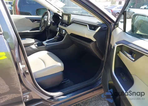 2021 Toyota Rav4 Xle Premium z USA, uszkodzony, nr VIN 2T3C1RFV0MC121146